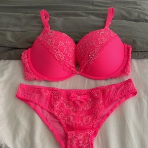 Victoria’s Secret very sexy push-up bra set